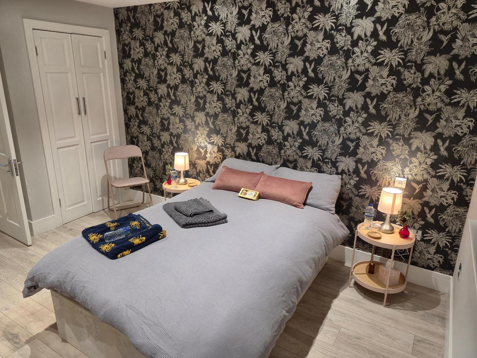 The Crown Radnage Hotel Eksteriør billede