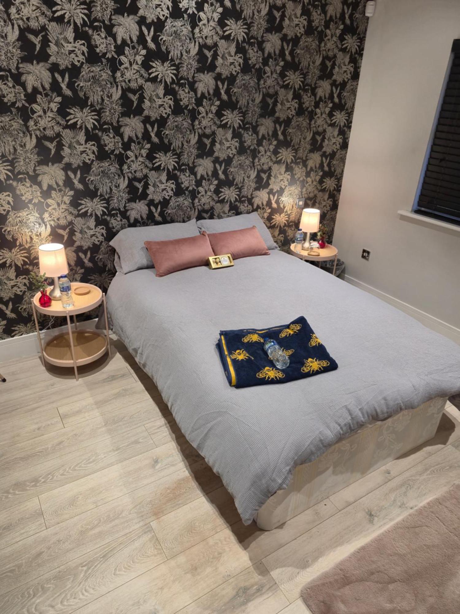 The Crown Radnage Hotel Eksteriør billede