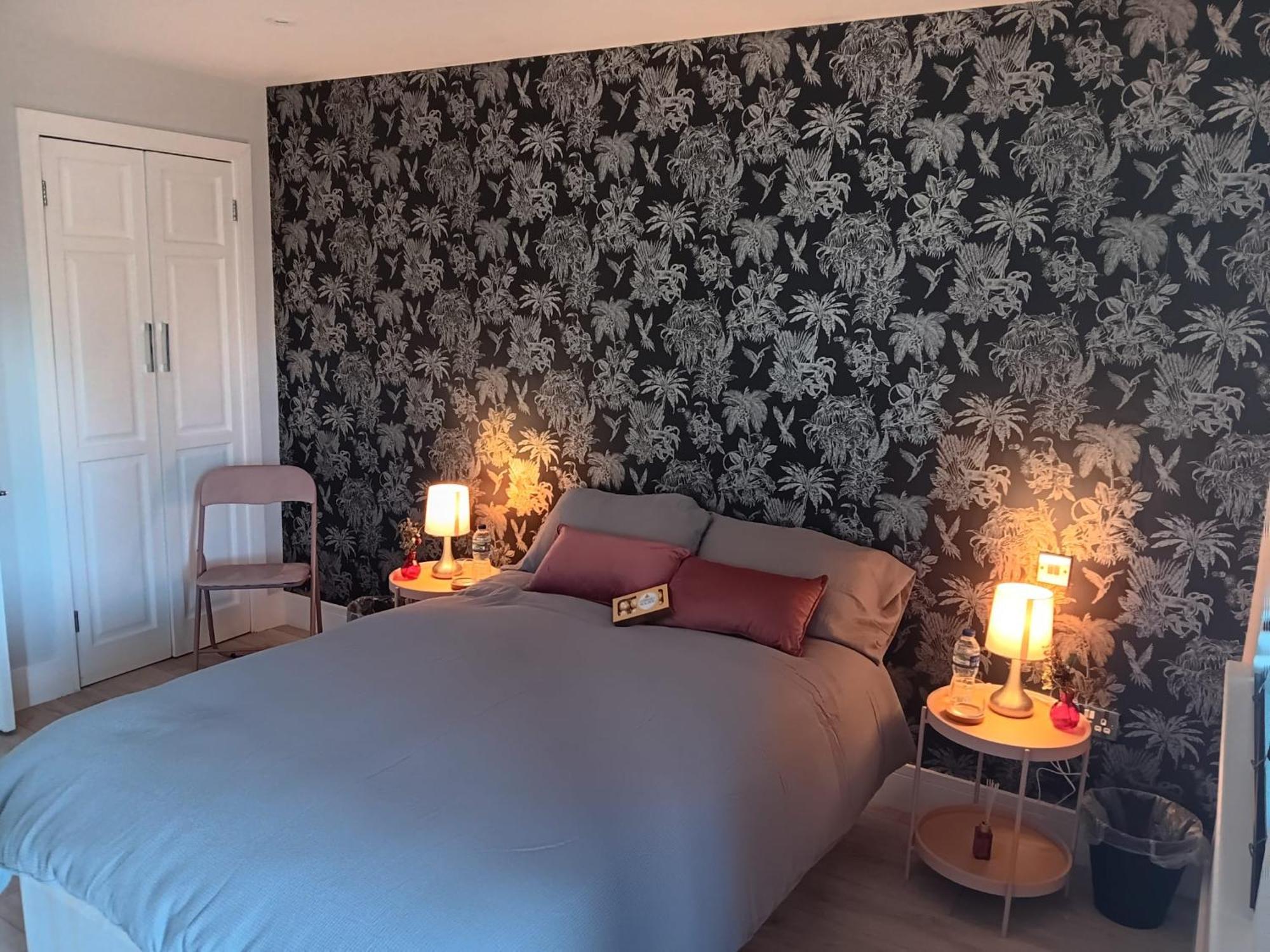 The Crown Radnage Hotel Eksteriør billede